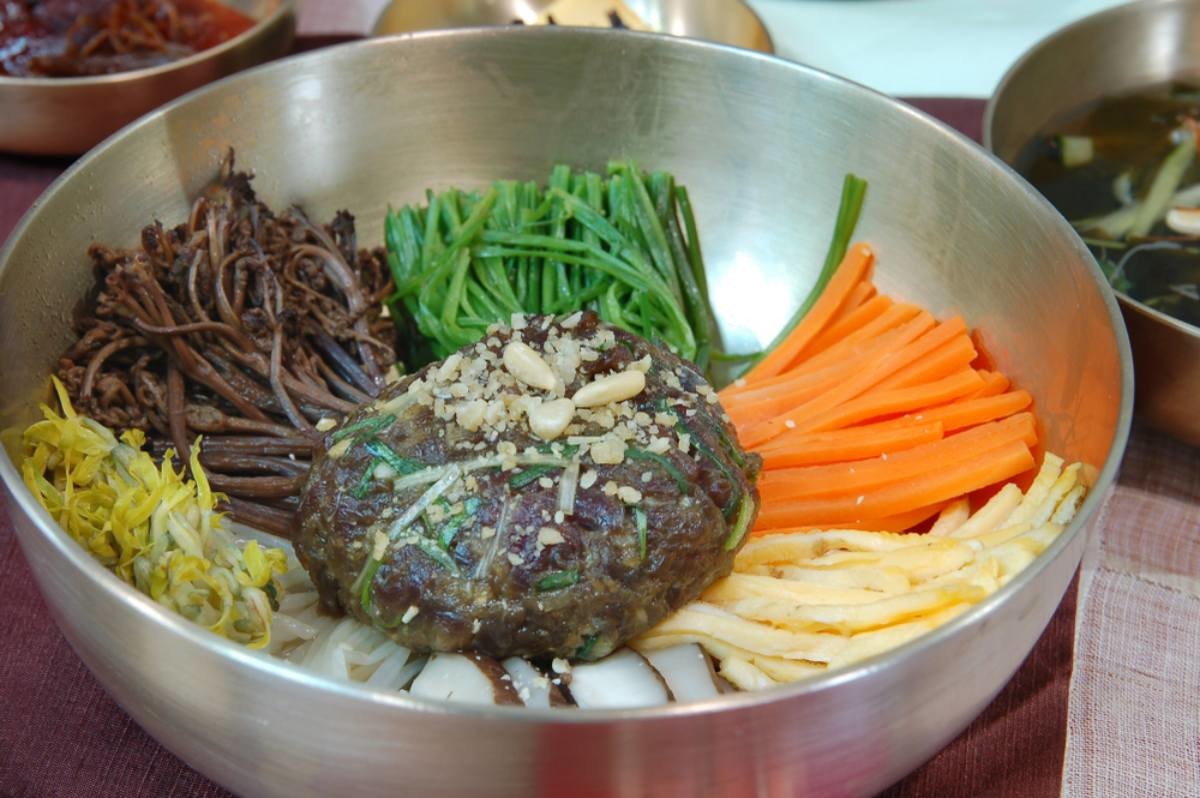 고사리가 들어간 비빔밥 자료사진 / Johnathan21-shutterstock.com