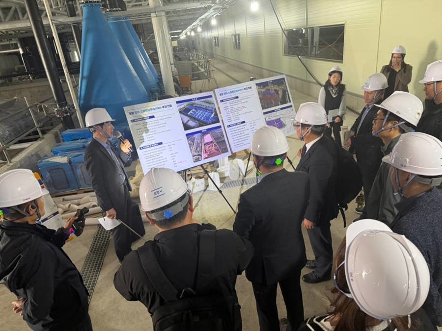 지난 27일 포항 장기면 ‘연어 스마트양식 클러스터’ 현장에서 해양수산부와 전국 6개 지자체가 참석한 가운데 ‘2026년 1분기 스마트양식 클러스터 조성사업 지자체 협의회’가 열렸다./포항시