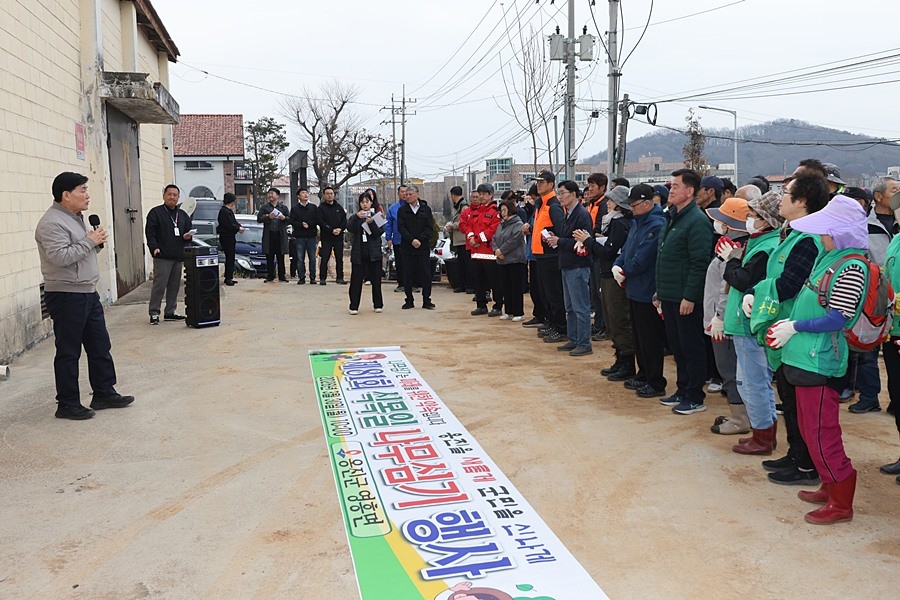 문경복 옹진군수(왼쪽)
