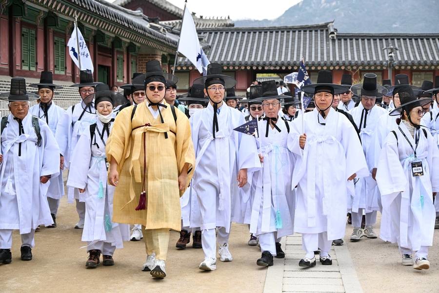 '퇴계선생 마지막 귀향길 재현행사’가 30일 서울 경복궁서 개막했다./이하 경북도