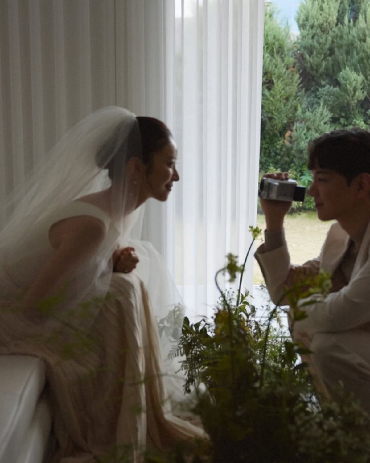 김지영-윤수영 부부. 웨딩 화보 1. / 김지영 인스타그램