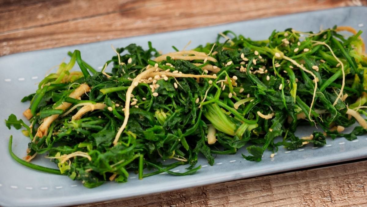 냉이무침 / sungsu han-shutterstock.com