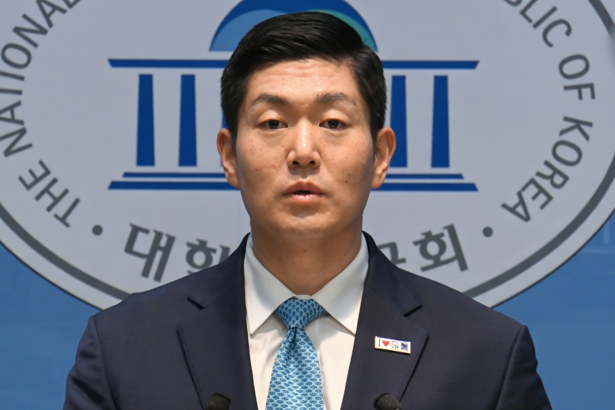 김재섭 국민의힘 의원이 기자회견을 열고 있다. / 채널A 유튜브