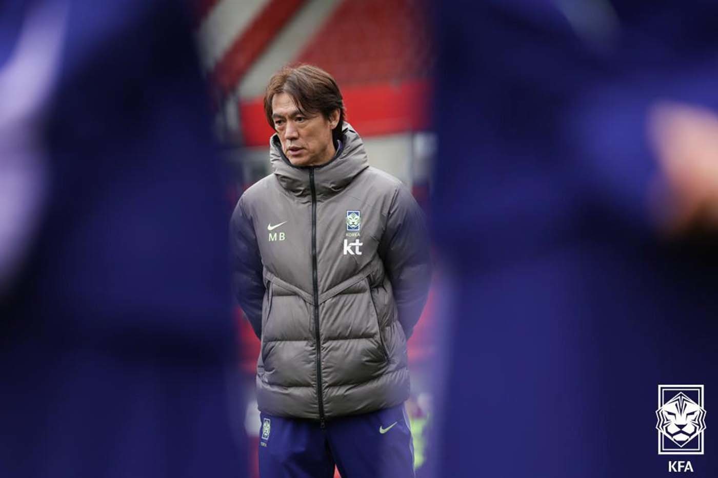 홍명보 대한민국 축구 국가대표팀 감독이 오스트리아전을 하루 앞둔 30일(현지시간) 오스트리아 에른스트 하펠 스타디움에서 열린 공식 훈련에서 선수들을 지도하고 있다. / 대한축구연맹 제공