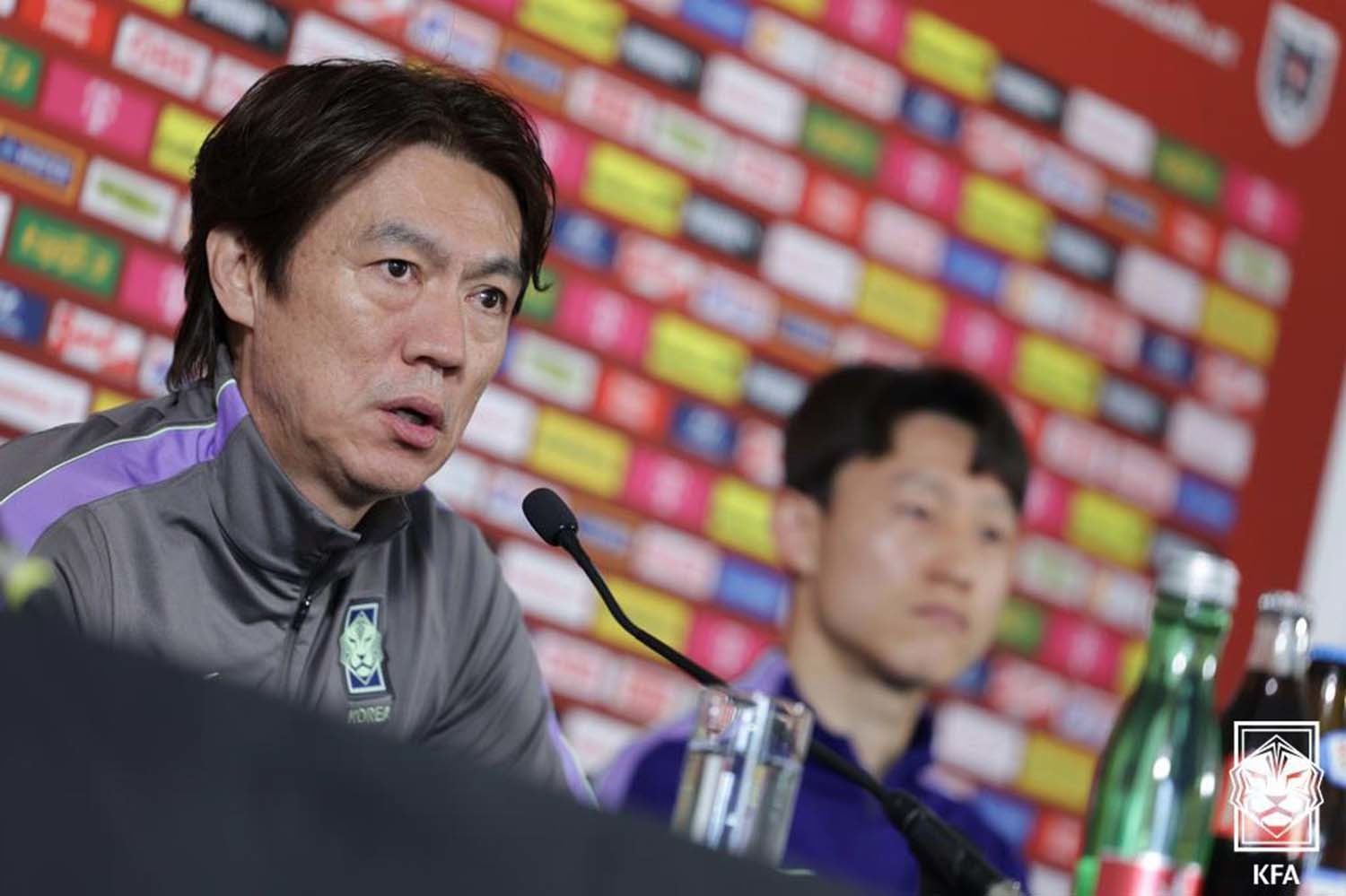 홍명보 대한민국 축구 국가대표팀 감독이 오스트리아전을 하루 앞둔 30일(현지시각) 오스트리아 에른스트 하펠 스타디움에서 공식 기자회견을 하고 있다. / 대한축구협회