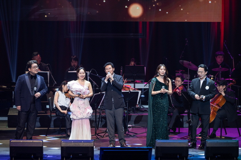 이상일 시장이 28일 용인포은아트홀에서 '그림과 스토리가 있는 음악회' 해설자로 참여했다. / 용인특례시