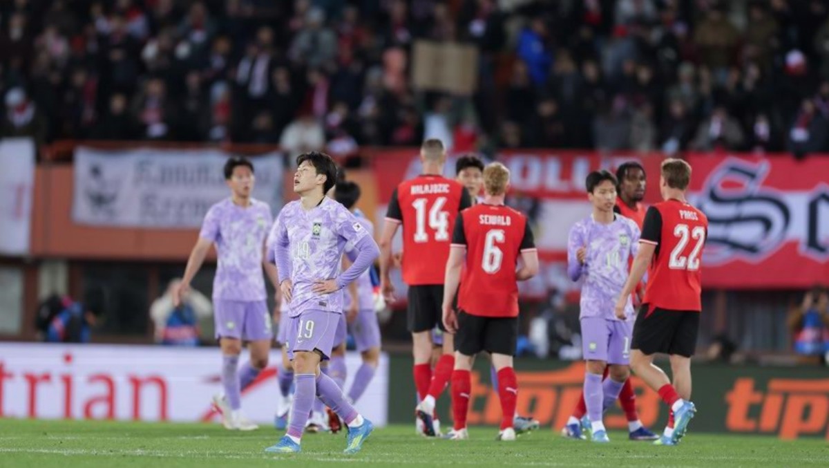 31일(현지시간) 오스트리아 빈 에른스트 하펠 스타디온에서 열린 오스트리아와의 평가전에서 0-1로 패한 대한민국 축구대표팀 선수들이 아쉬워하고 있다. / 대한축구협회 제공.