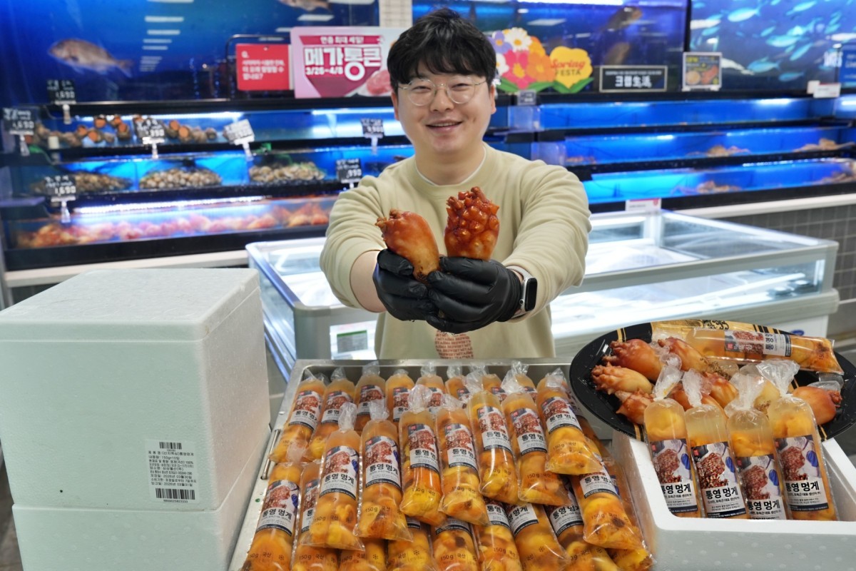 롯데마트가 남해안 햇멍게를 4990원에 선보인다고 1일 밝혔다. / 롯데마트