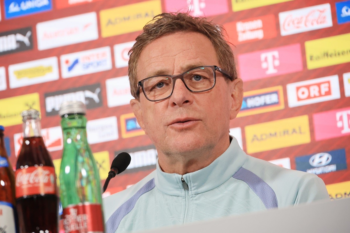 오스트리아 축구대표팀의 랄프 랑니크     감독 모습. 오스트리아의 랄프 랑니크 감독은 이날 경기가 끝난 뒤 취재진과 만난 자리에서 '전반전에는 한국이 잘했다. 진짜 공간이 없었다'라며 '후반에는 깊게 침투할 수 있었고 득점도 했다. 어려웠던 경기를 잘 끝냈다는 생각이 든다'라고 말했다. 그러면서 '후반전에서 우리 선수들이 더 많은 에너지를 보여줬다'라며 '직전 가나전(5-1승)과 달리 정말로 이기기 어려웠다'라고 설명했다. / 연합뉴스