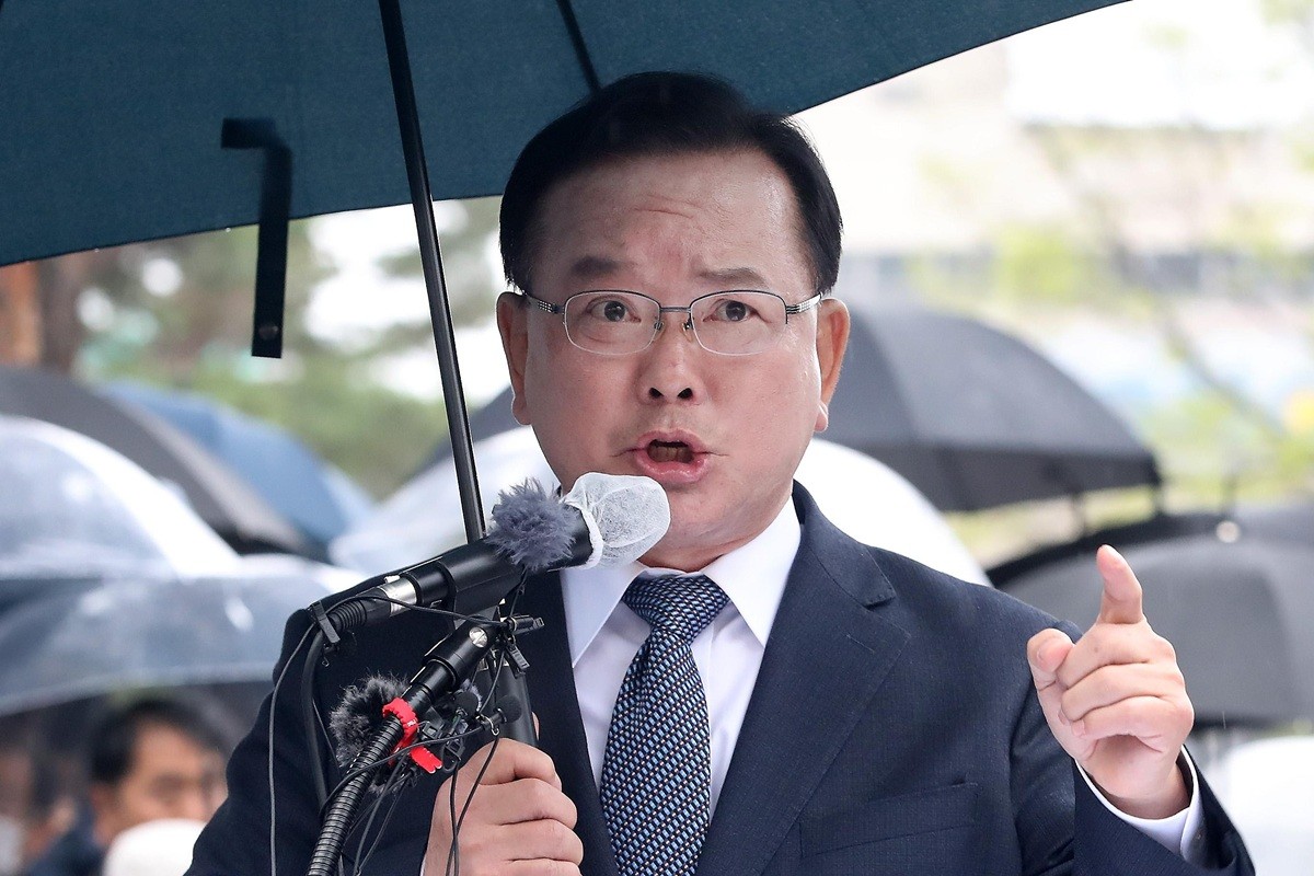 김부겸 전 국무총리가 지난달 30일 오후 대구 중구 2·28기념중앙공원에서 6·3지방선거 대구시장 출마를 선언하고 있다. / 뉴스1