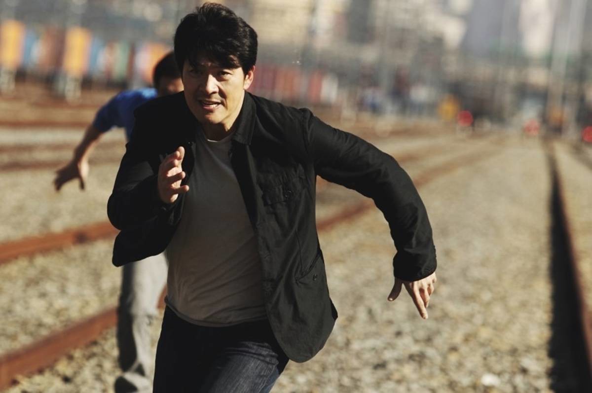 형사 역의 김상경 / (주)NEW