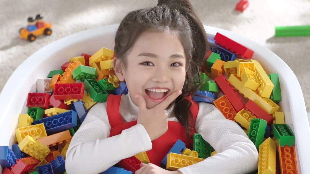 '댄스 신동'으로 불리던 나하은의 곡 'So Special' 뮤직비디오 장면 중 일부. / 유튜브 'ON1Entertainment'