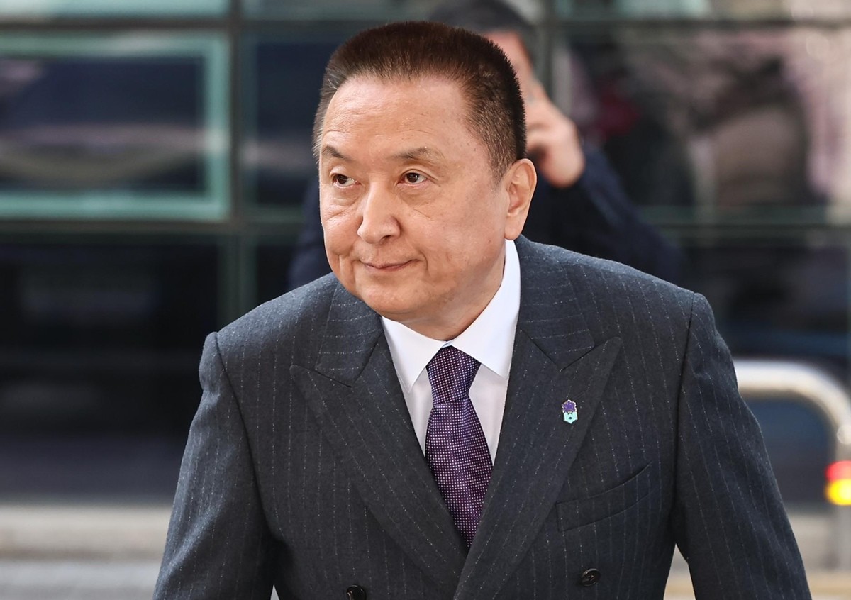 김영환 충북지사가 지난달 23일 서울 양천구 남부지방법원에서 열린 국민의힘 상대 가처분 신청 심문에 출석하고 있다. / 뉴스1