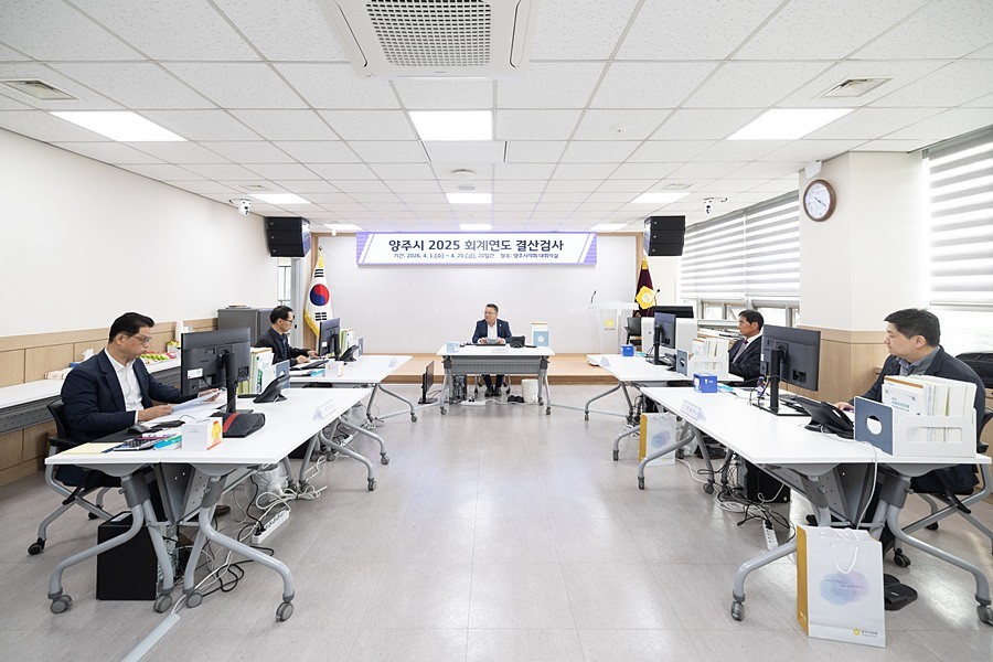 위촉식 직후, 정현호 결산검사 대표위원을 비롯한 결산검사 위원들이 결산검사에 착수했다