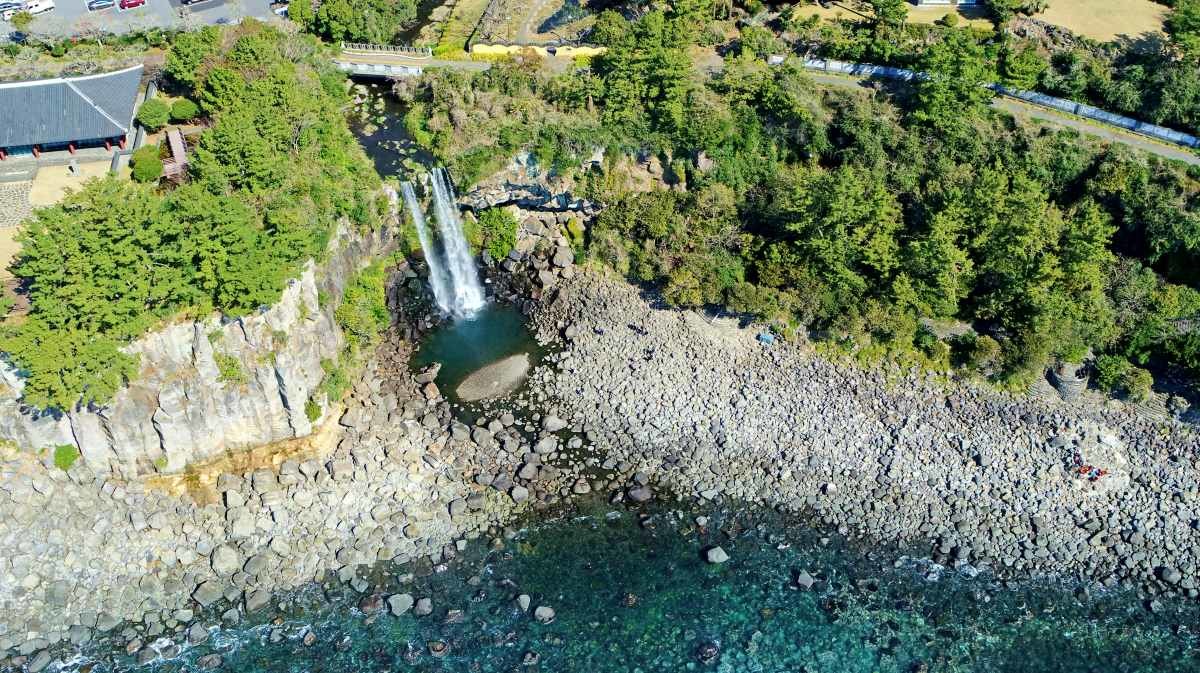 하늘에서 본 정방폭포 / 연합뉴스