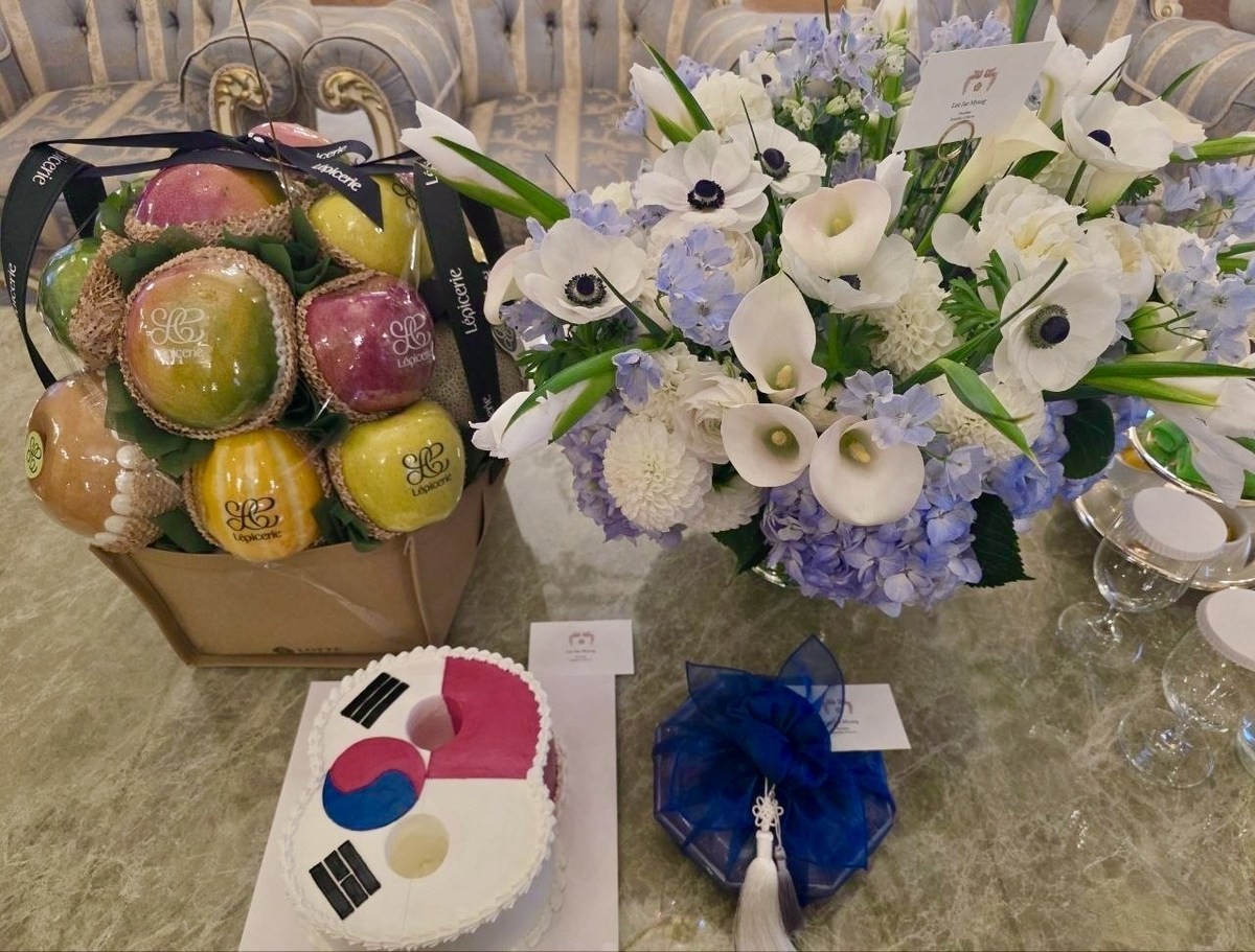 프라보워 대통령 숙소에 준비된 웰컴 키트. / 청와대 제공 - 연합뉴스