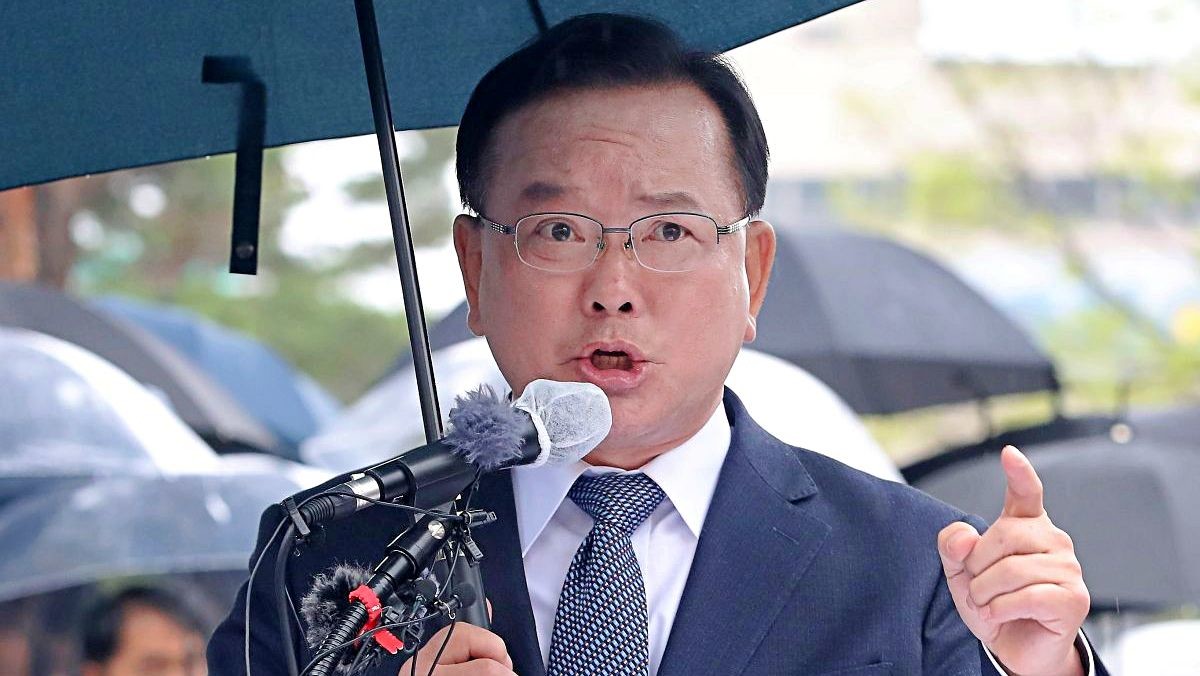 김부겸 전 국무총리가 지난달 30일 오후 대구 중구 2·28기념중앙공원에서 6·3지방선거 대구시장 출마를 선언하고 있다. / 뉴스1