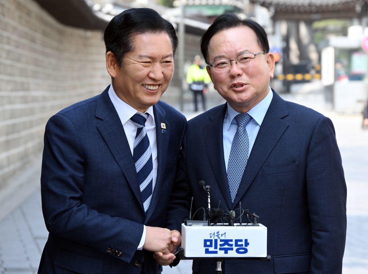 정청래 더불어민주당 대표와 대구시장에 다시 한번 출사표 던진 김부겸 전 총리. / 뉴스1