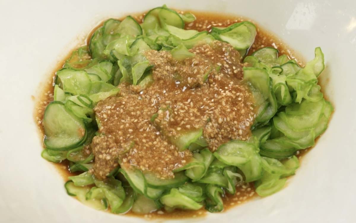 간단한데 고급져 보이는 '오이참깨무침'. 기사 내용 토대로 AI툴 활용해 제작한 자료사진.