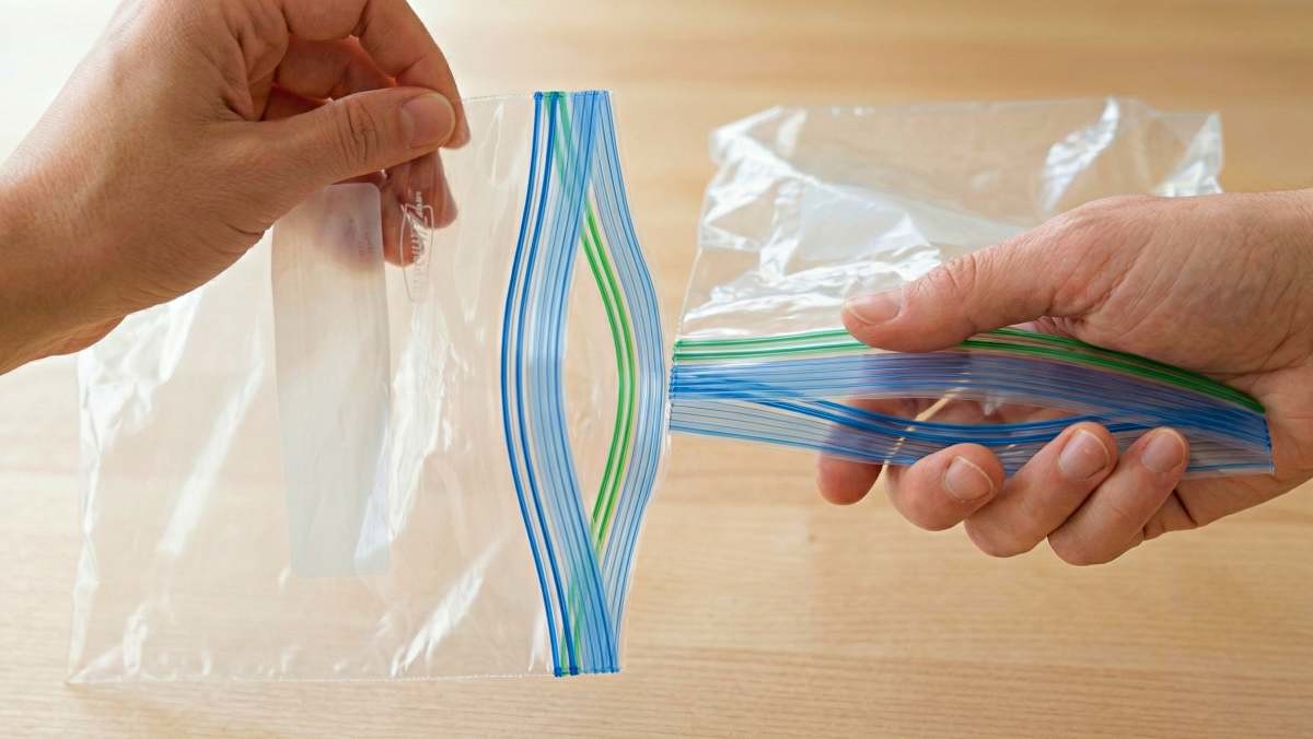 '은근히 모르는 사람 많은 '지퍼백' 꿀팁, 정체는?' 기사 내용 토대로 AI툴 활용해 제작한 자료사진.