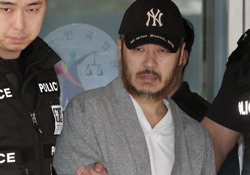 '마약왕' 박왕열(48)이 27일 경기 의정부시 의정부지방법원에서 열린 구속 전 피의자심문(영장실질심사)을 마친 후 법정을 나서고 있다. 박왕열은 필리핀에서 ‘전세계’라는 닉네임으로 활동하며 텔레그램 등 메신저를 이용해 필로폰과 엑스터시, 케타민, 대마 등 마약류를 한국에 대량 유통한 혐의를 받고 있다. 2026.3.27/뉴스1