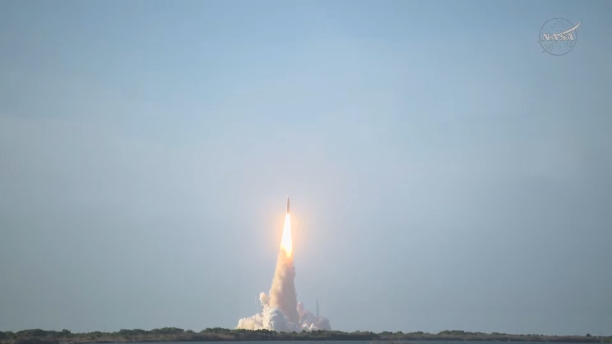 불꽃을 뿜으며 발사되는 아르테미스 2호 / 나사 유튜브 캡처