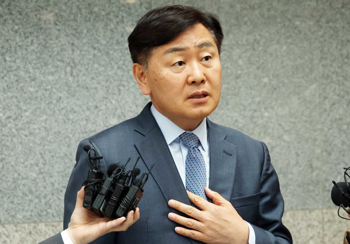 김관영 전북지사 자료 사진. 김관영 지사는 2일 페이스북에 올린 글에서 '모두 제 불찰'이라면서도 '하지만 문제를 인지한 즉시 바로잡았다. 성실히 소명하고 다시 일어서려 했으나 이런 상황을 충분히 전할 기회조차 없이 당은 결정했다'라고 말했다. 이어 '가혹한 밤이었고 상상하지 못했던 제명 결정에 큰 충격을 받았다'라며 '당은 저를 광야로 내쳤지만, 도민에 대한 책무를 버리지 않을 것'이라고 했다. / 연합뉴스