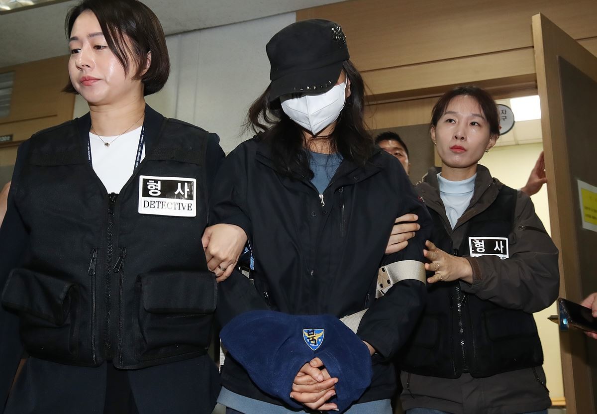 50대 어머니 시체를 여행용 가방(캐리어)에 담아 대구 북구 신천 잠수교 인근에 버린 혐의(시체유기)를 받는 20대 딸 / 뉴스1