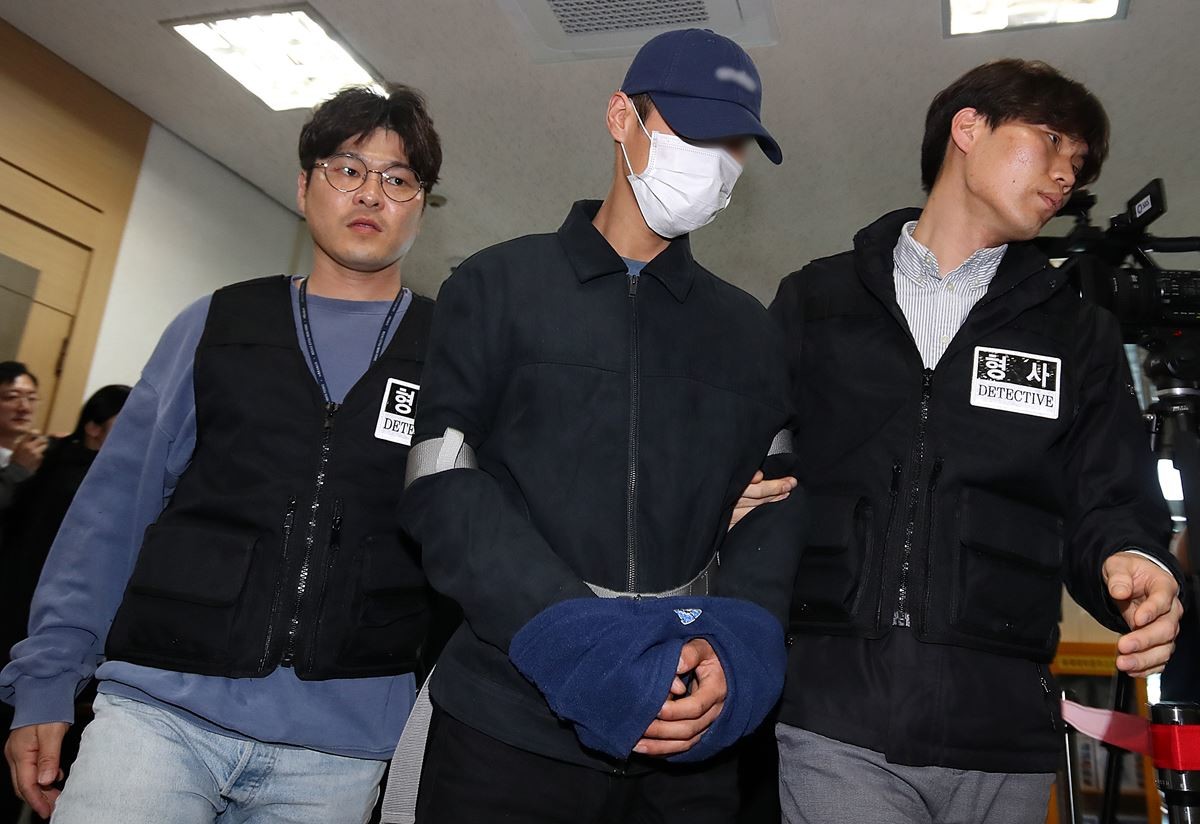 50대 장모를 살해하고 여행용 가방(캐리어)에 담아 대구 북구 신천 잠수교 인근에 버린 혐의(존속살해 등)를 받는 20대 사위 / 뉴스1