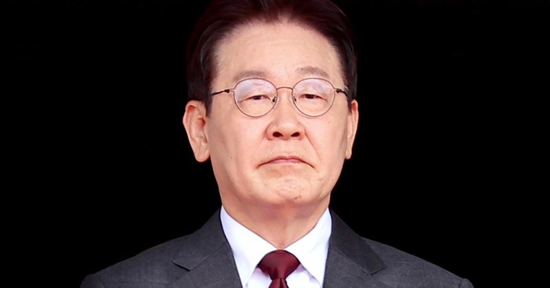 이재명 대통령이 1일 청와대에서 국빈 방한한 프라보워 수비안토 인도네시아 대통령을 기다리고 있다. 2026.4.1/뉴스1