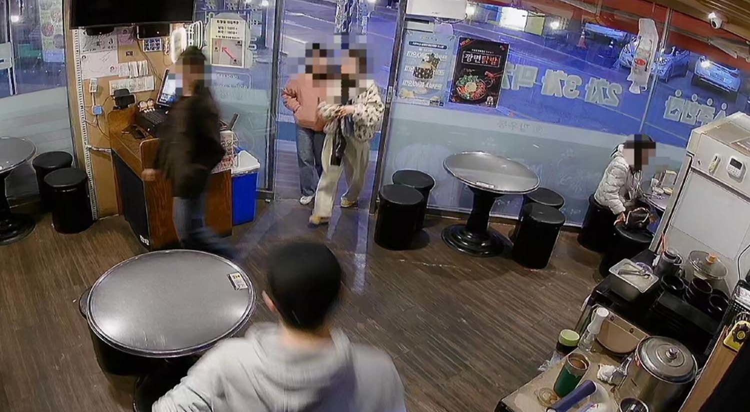 계산하지 않고 사라진 여성 손님들. / 보배드림