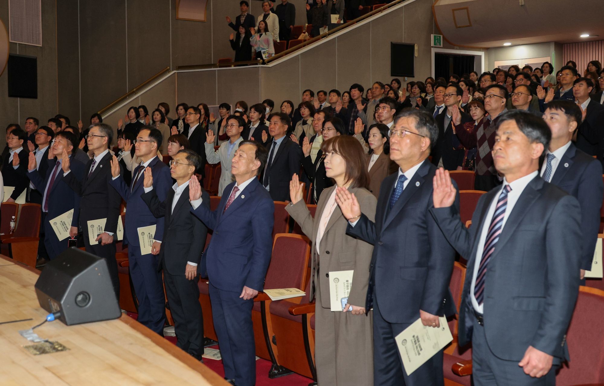2일 대전평생학습관에서 학교장 및 고위직 직원들이 청렴다짐을 선포하는 모습 / 사진=대전시교육청