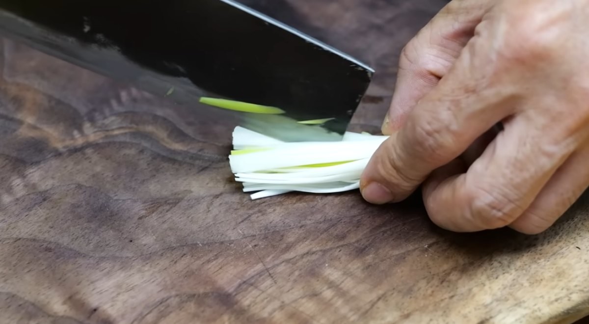 대파를 손질하는 모습 / 유튜브 '김대석 셰프TV'