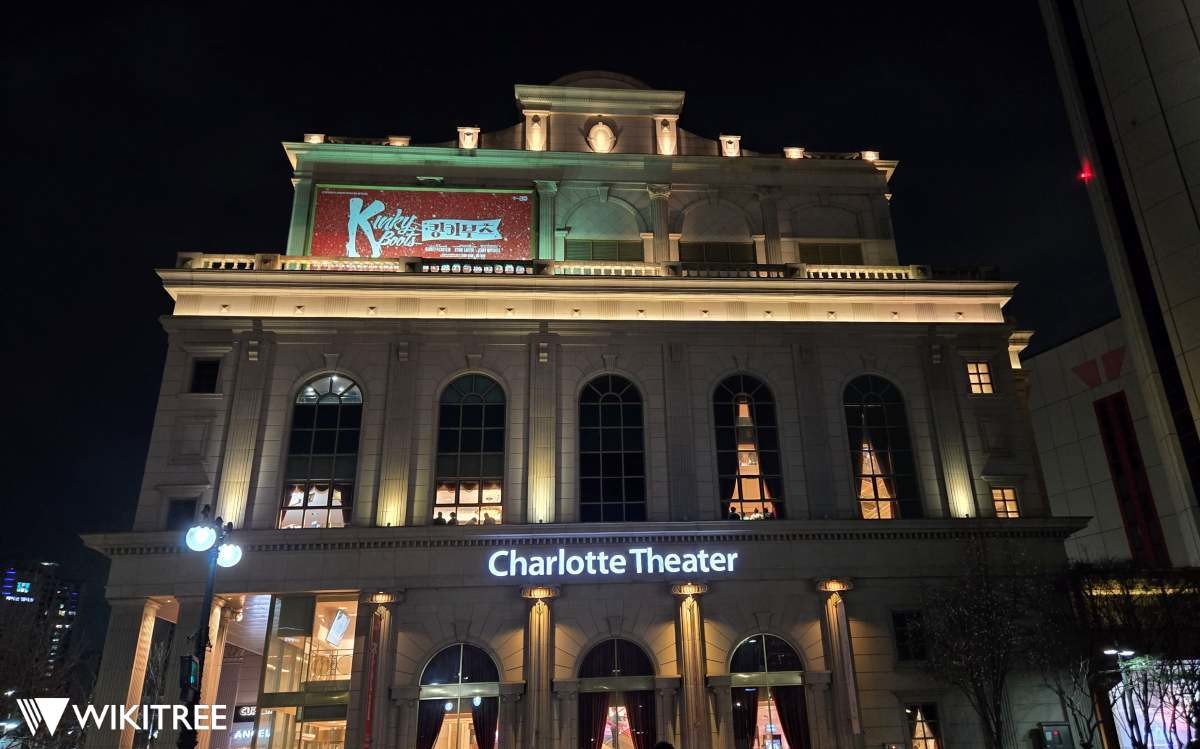 뮤지컬 '킹키부츠'를 공연하는 샤롯데씨어터 전망 사진 / 위키트리