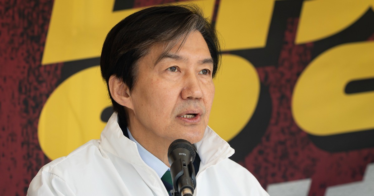 조국 조국혁신당 대표가 2일 서울 여의도 국회 정치개혁 천막농성장에서 열린 최고위원회의에서 모두 발언을 하고 있다. / 뉴스1