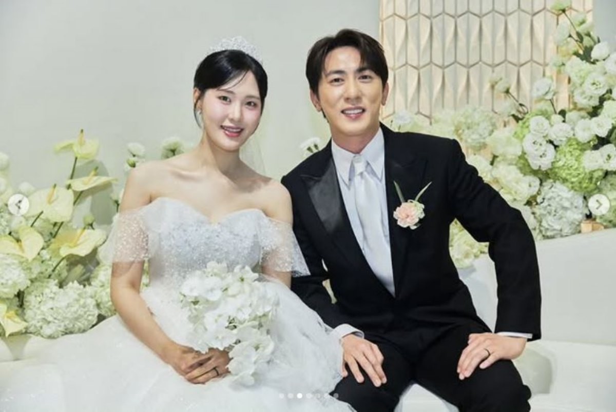 코미디언 김원훈(왼)과 동료 엄지윤(오)의 결혼식 모습. / 김원훈 인스타그램