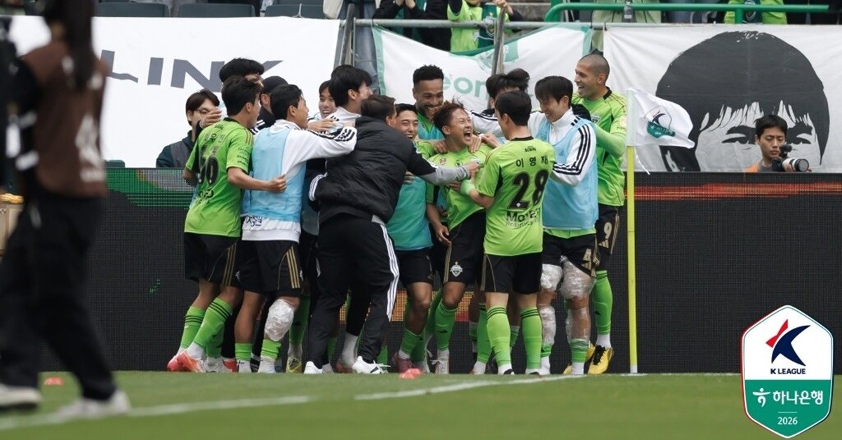 K리그 최대 라이벌 매치인 '현대가(家) 더비'의 100번째 페이지는 전북 현대의 승리로 장식됐다.  / 한국프로축구연맹
