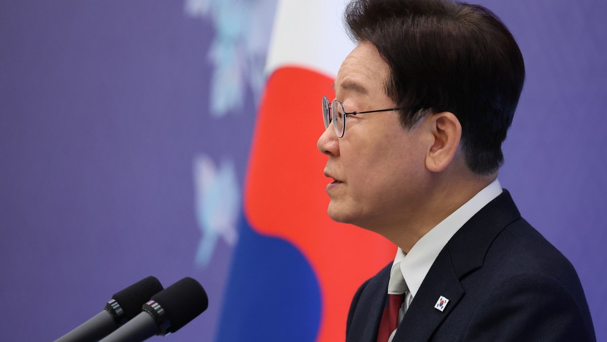 이재명 대통령이 지난 3일 청와대에서 열린 에마뉘엘 마크롱 프랑스 대통령 국빈 방한 환영 오찬에서 환영사를 하고 있다. / 연합뉴스