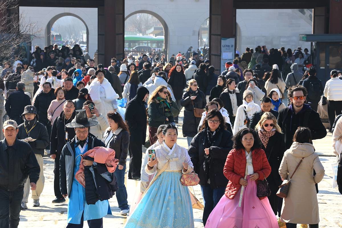 한국 문화를 즐기는 외국인들 / 뉴스1