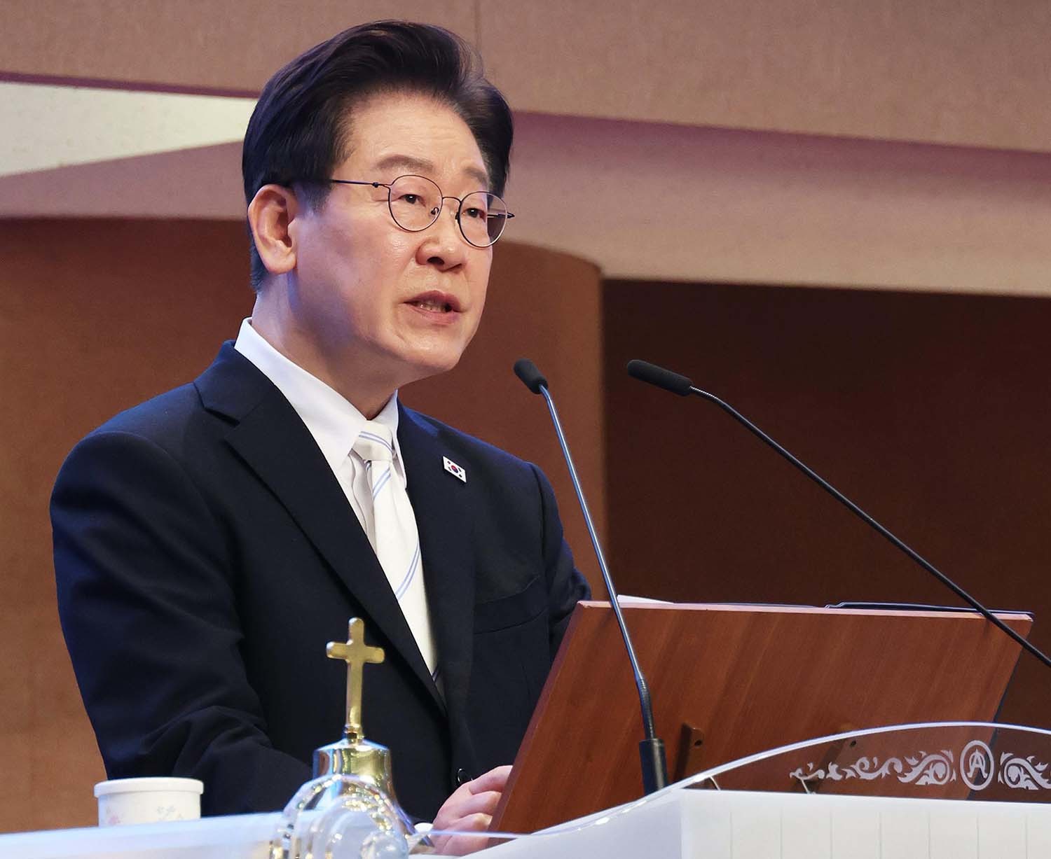 이재명 대통령이 5일 서울 여의도 순복음교회에서 열린 2026 한국교회 부활절 연합예배에서 축사를 하고 있다.  / 뉴스1