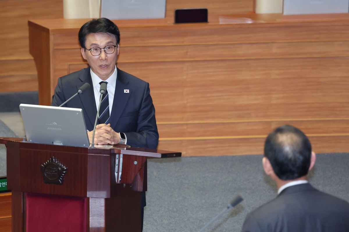 김민석 국무총리가 지난 3일 서울 여의도 국회에서 열린 제434회국회(임시회) 제434-1차 본회의에서 정치·외교·통일·안보에 관한 질문에 답변하고 있다. / 뉴스1