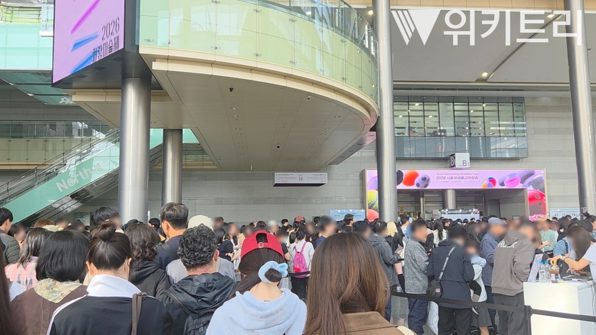 2026 서울국제불교박람회 입장을 위해 사람들이 대기하고 있다. / 위키트리