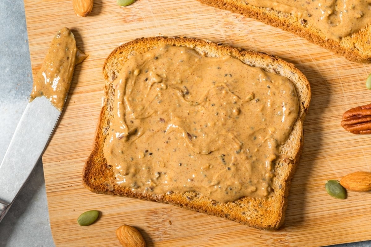 땅콩버터를 바른 토스트 / Brent Hofacker-shutterstock.com