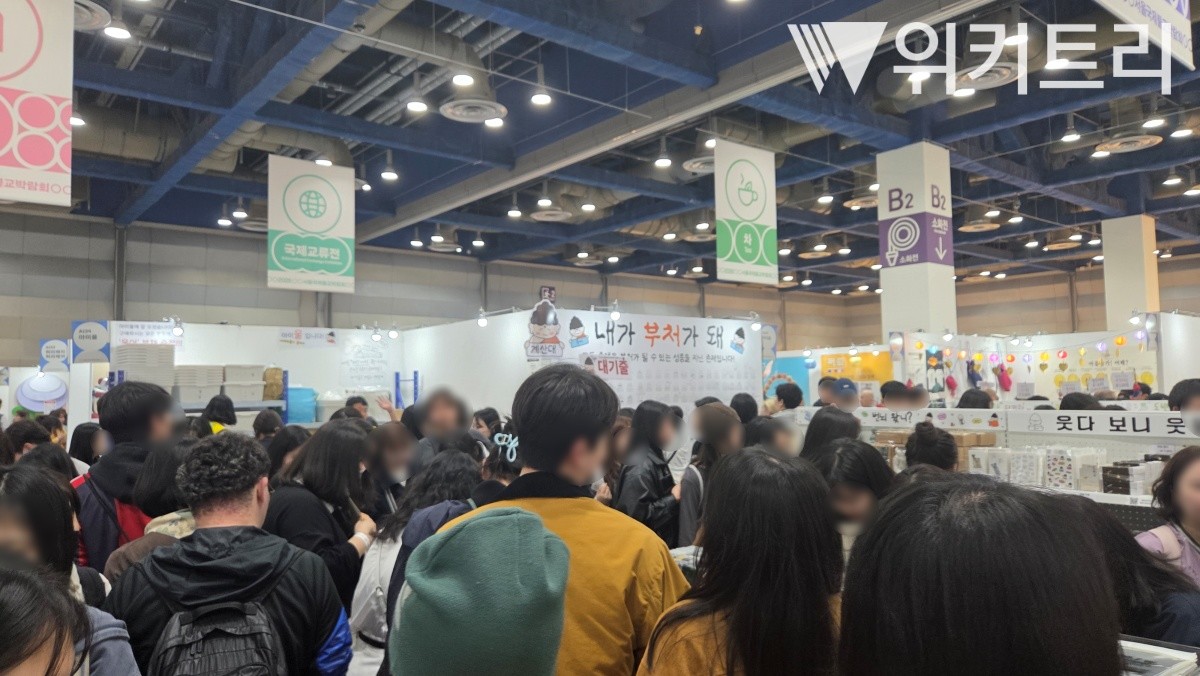 2026 서울국제불교박람회 내부에 많은 인파가 밀집했다. / 위키트리