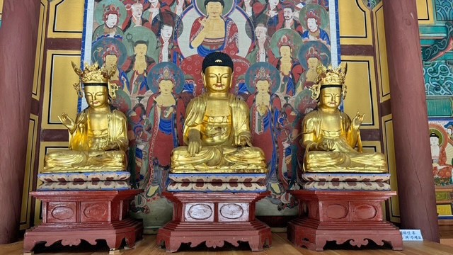 목조석가여래삼존불 및 대좌 / 임실군