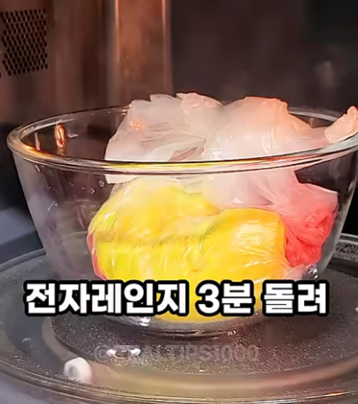 행주를 세척하는 모습 / 유튜브 '진짜꿀팁'