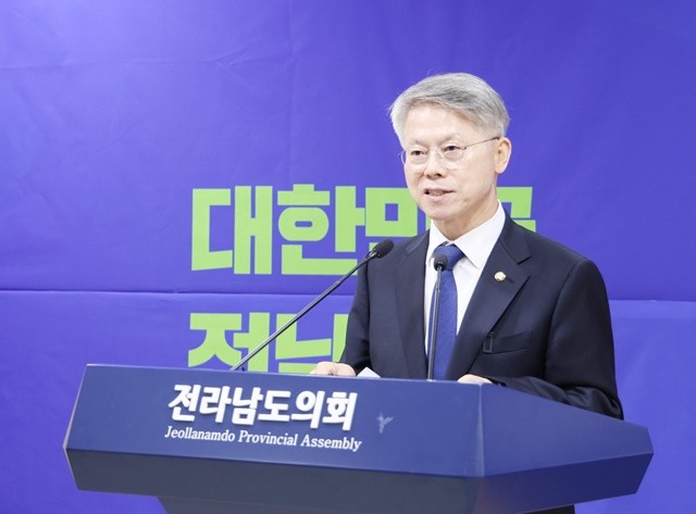 민형배 후보는 6일 오전 전남도의회 브리핑룸에서 기자회견을 열고, 통합특별시의 향후 방향성과 지역 경제 회복 구상을 제시했다.