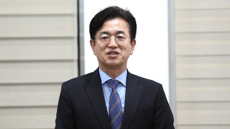 허태정 예비후보가 6일 대전시의회에서 기자회견을 열고 '대전형 고유가 피해 지원금' 공약을 발표하고 있다./사진=김지연 기자