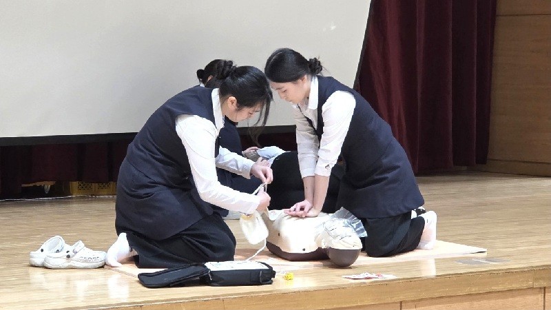 제13회 시민 심폐소생술 경연대회 참가자들이 심폐소생술 실습 경연을 펼치고 있다./사진=대전시