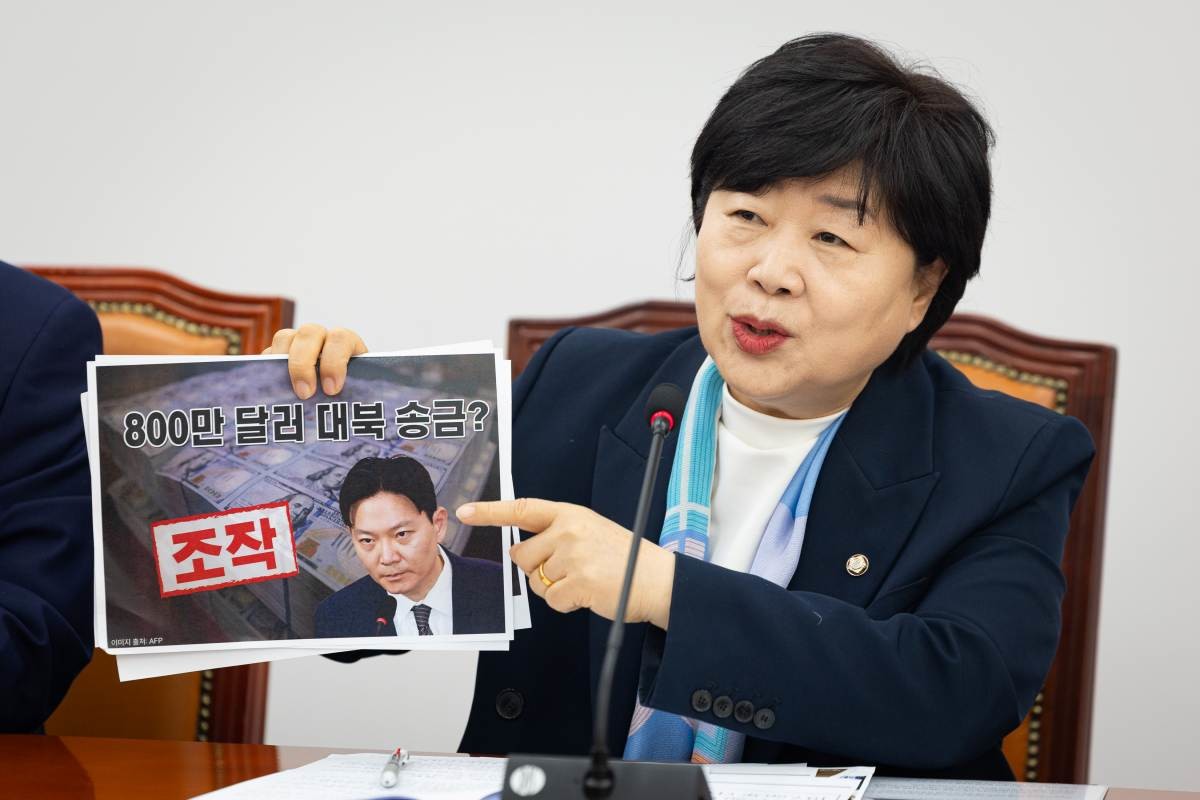 서영교 국회 윤석열 정권 정치검찰 조작기소 의혹 사건 진상규명 국정조사특별위원회 위원장이 지난 5일 서울 여의도 국회에서 열린 조작기소 국정조사특별위원회 기자간담회에서 모두 발언을 하고 있다. / 뉴스1